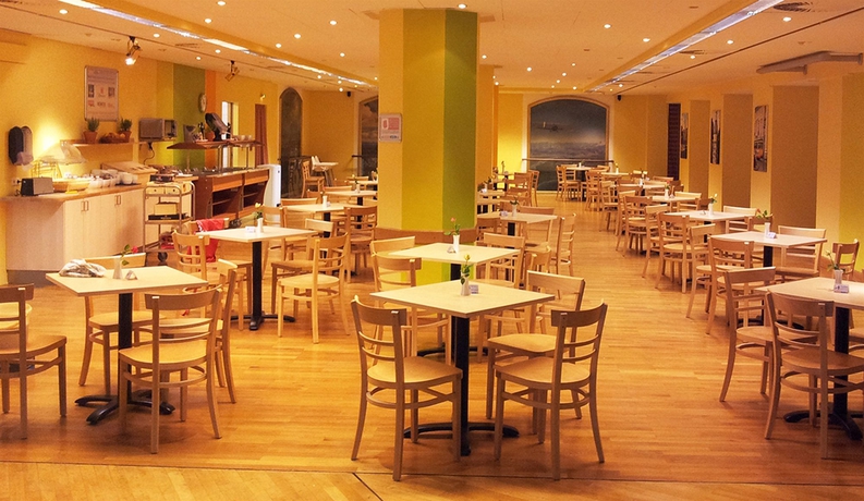 Imagen del bar/restaurante del Hotel A&O Karlsruhe Hauptbahnhof. Foto 4