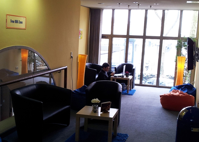 Imagen de los interiores del Hotel A&O Karlsruhe Hauptbahnhof. Foto 13