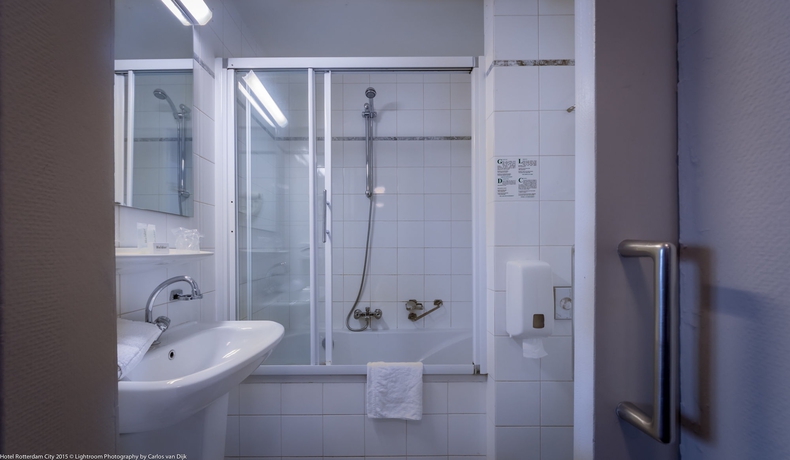 Imagen de la habitación del Hotel A&O Rotterdam City. Foto 6