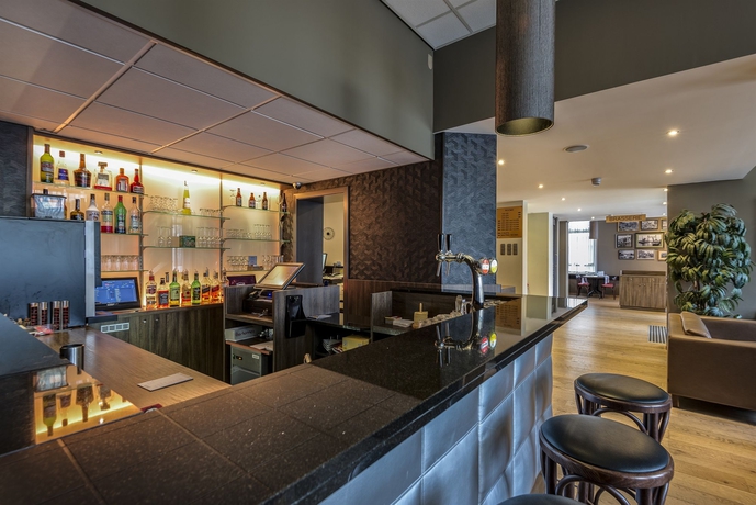 Imagen del bar/restaurante del Hotel A&O Rotterdam City. Foto 2