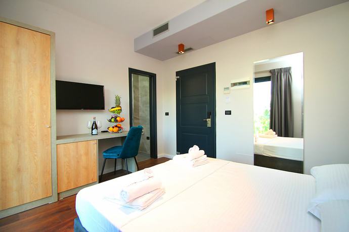 Imagen de la habitación del Hotel AandG. Foto 14
