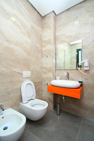 Imagen de la habitación del Hotel AandG. Foto 16
