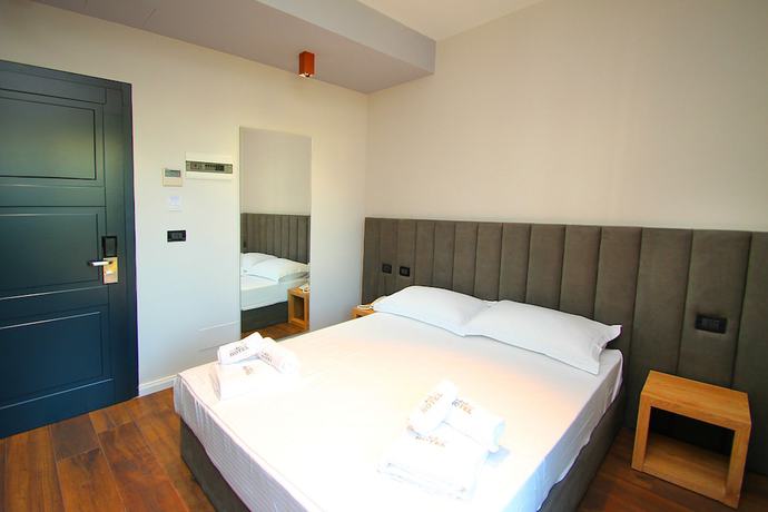 Imagen de la habitación del Hotel AandG. Foto 19