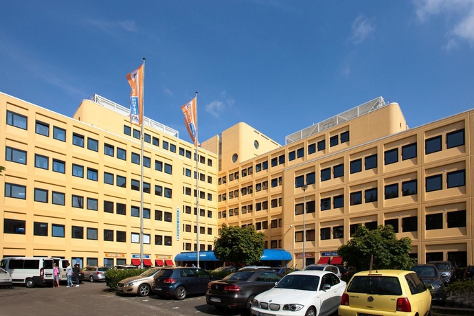 Imagen de los exteriores del Hotel Aando Amsterdam Zuidoost - Hostel. Foto 11