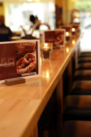 Imagen del bar/restaurante del Hotel Aando Frankfurt Galluswarte - Hostel. Foto 6