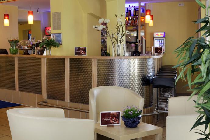 Imagen del bar/restaurante del Hotel Aando Hamburg Reeperbahn - Hostel. Foto 11