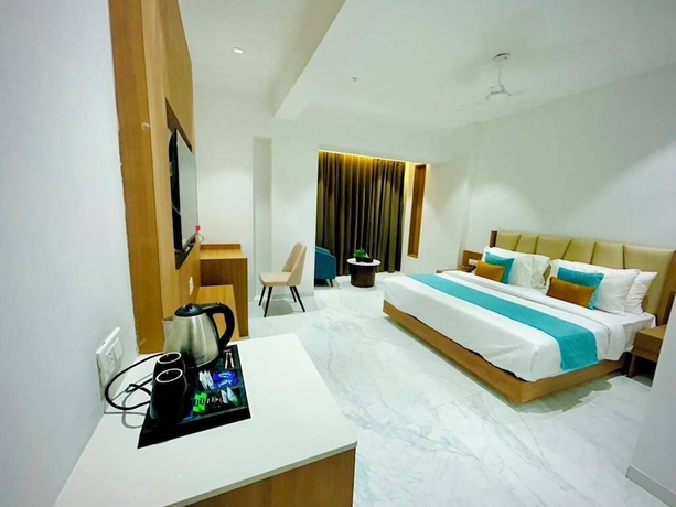 Imagen de la habitación del Hotel Aarambh by The Sky Imperial Jamnagar. Foto 3
