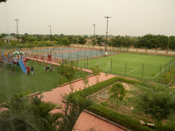 Imagen de los exteriores del Hotel Aarohi Starz Club. Foto 7
