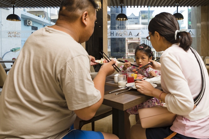 Imagen del bar/restaurante del Hotel Aaron, Nha Trang. Foto 13