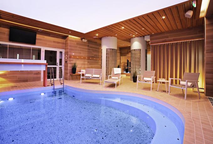 Imagen de la piscina del Hotel Aateli Hillside. Foto 20