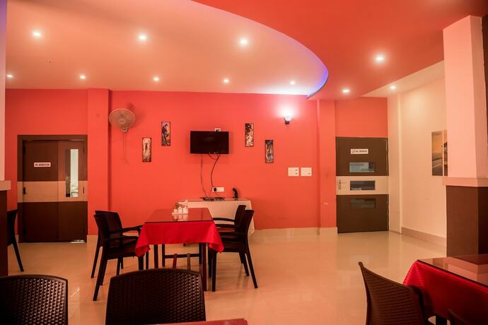 Imagen del bar/restaurante del Hotel Aatreyee. Foto 16