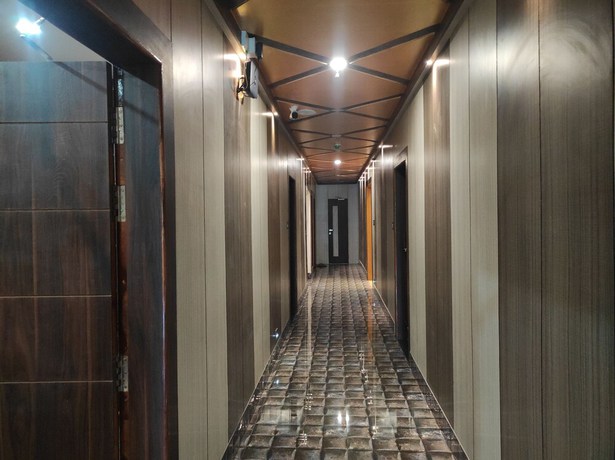Imagen de los interiores del Hotel Aavas Inn. Foto 20