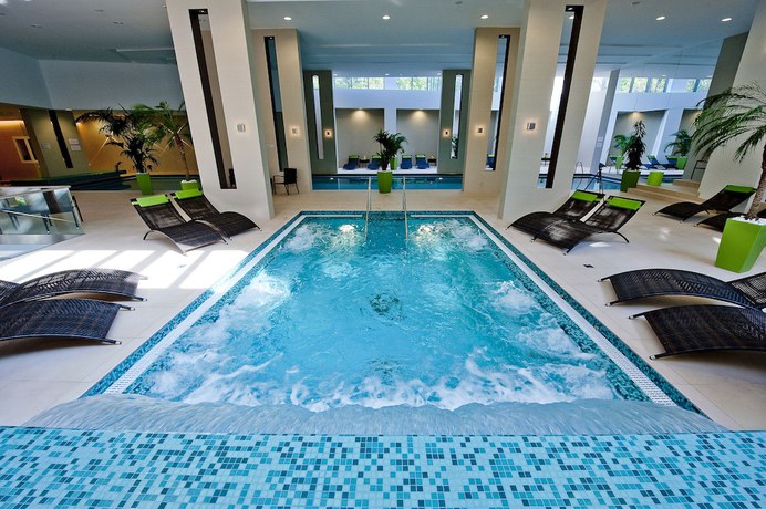 Imagen de la piscina del Hotel Abacus Business and Wellness. Foto 20