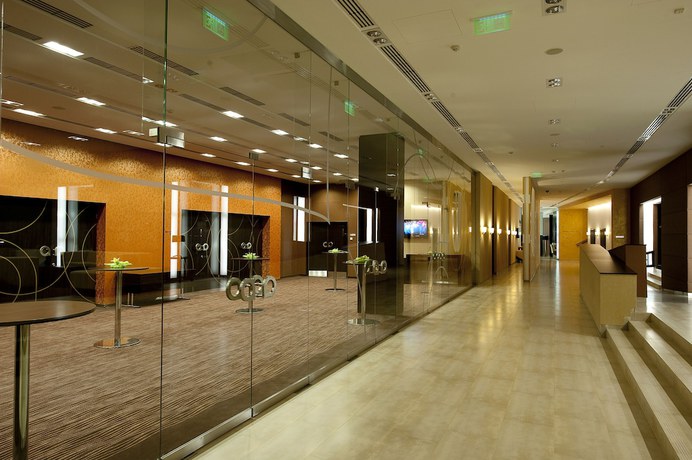 Imagen del bar/restaurante del Hotel Abacus Business and Wellness. Foto 9