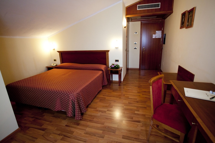 Imagen de la habitación del Hotel Abacus, Santa Maria Degli Angeli. Foto 5
