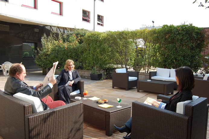 Imagen de los exteriores del Hotel Abacus, Sesto San Giovanni. Foto 10