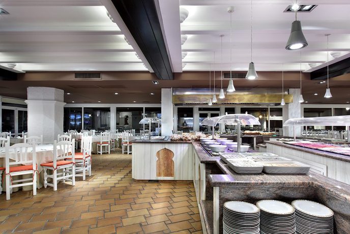 Imagen general del Hotel Abades Benacazon. Foto 13