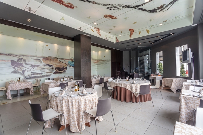 Imagen del bar/restaurante del Hotel Abades Loja. Foto 7