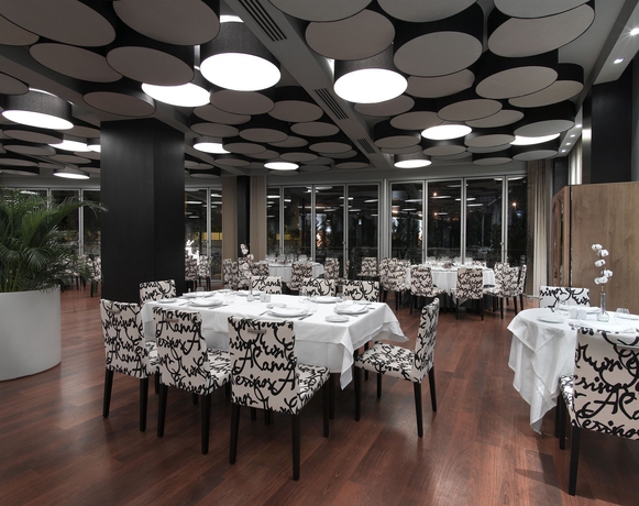 Imagen del bar/restaurante del Hotel Abades Nevada Palace. Foto 3