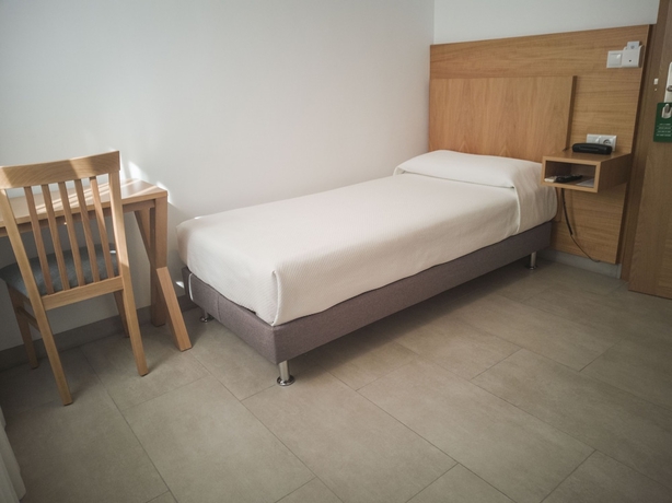 Imagen de la habitación del Hotel Abadi. Foto 10