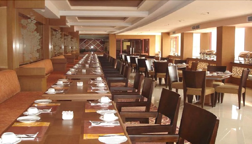 Imagen del bar/restaurante del Hotel Abadi Suite and Tower By Tritama Hospitality. Foto 3