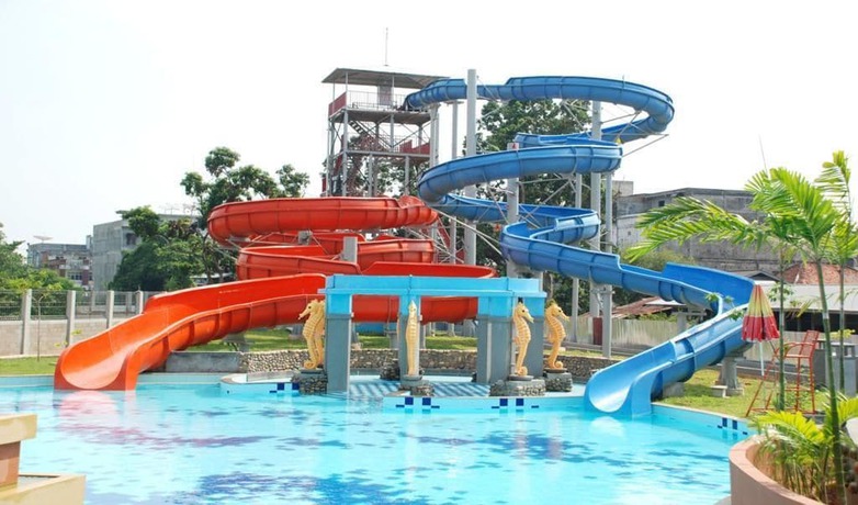 Imagen de la piscina del Hotel Abadi Suite and Tower By Tritama Hospitality. Foto 10