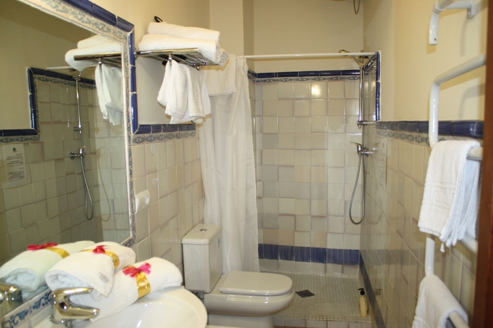 Imagen de la habitación del Hotel Abadia. Foto 13