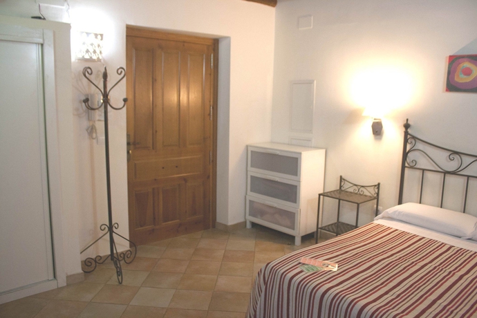 Imagen de la habitación del Hotel Abadia Suites. Foto 3
