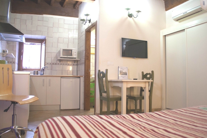 Imagen de la habitación del Hotel Abadia Suites. Foto 4