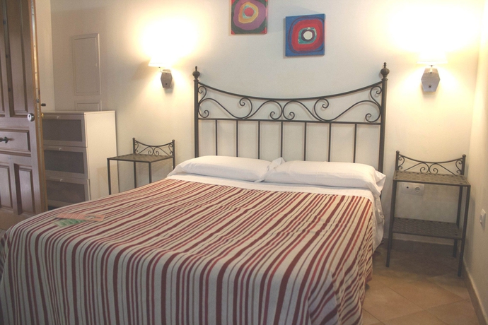 Imagen de la habitación del Hotel Abadia Suites. Foto 9