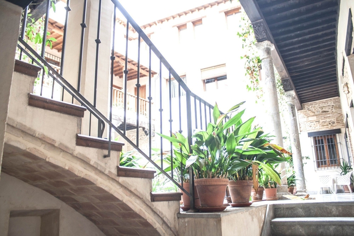 Imagen de los interiores del Hotel Abadia Suites. Foto 13