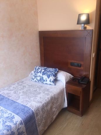 Imagen de la habitación del Hotel Abadía Camino Santiago. Foto 16