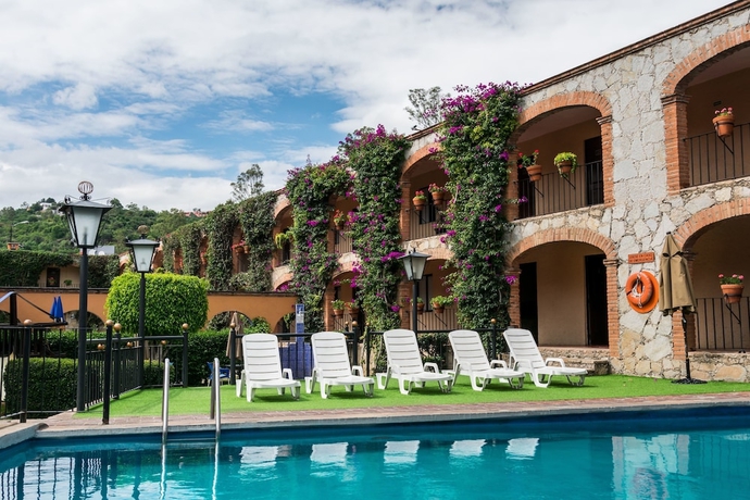 Imagen de la piscina del Hotel Abadía Plaza. Foto 19