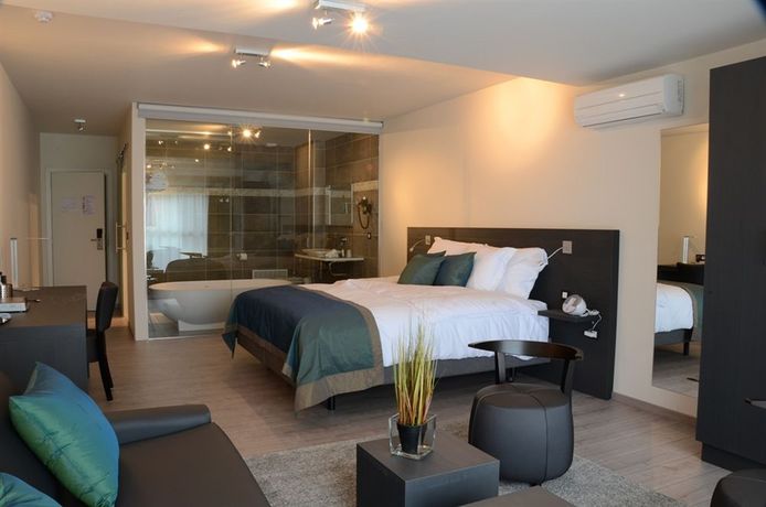 Imagen del bar/restaurante del Hotel Abalona. Foto 3