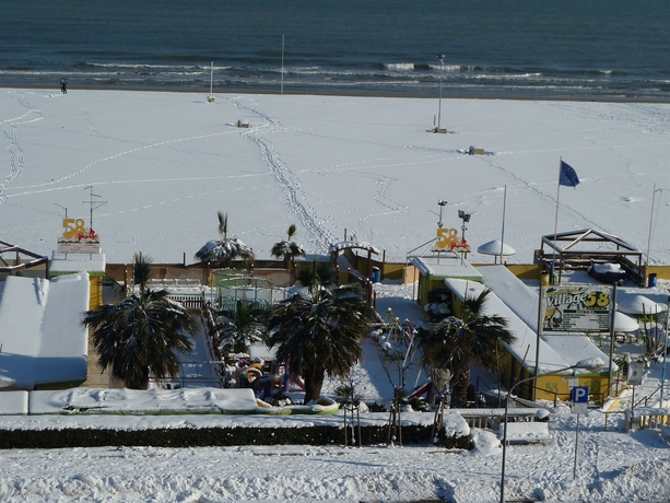 Imagen de los exteriores del Hotel Abamar, Rimini. Foto 11