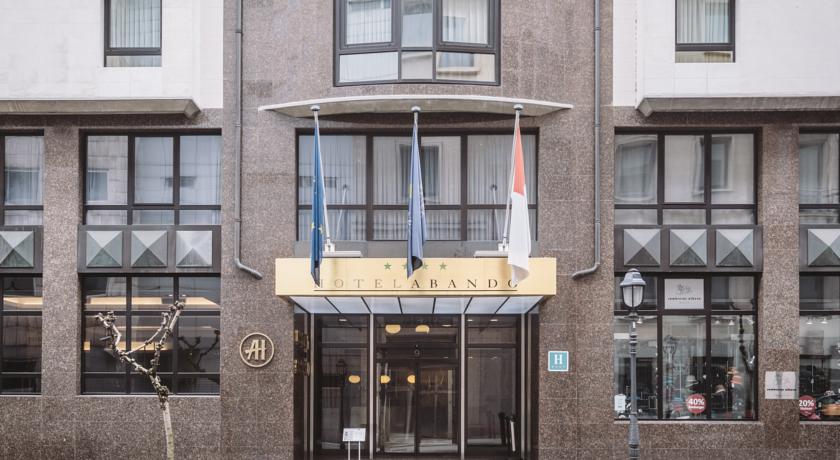 Imagen de los exteriores del Hotel Abando. Foto 17