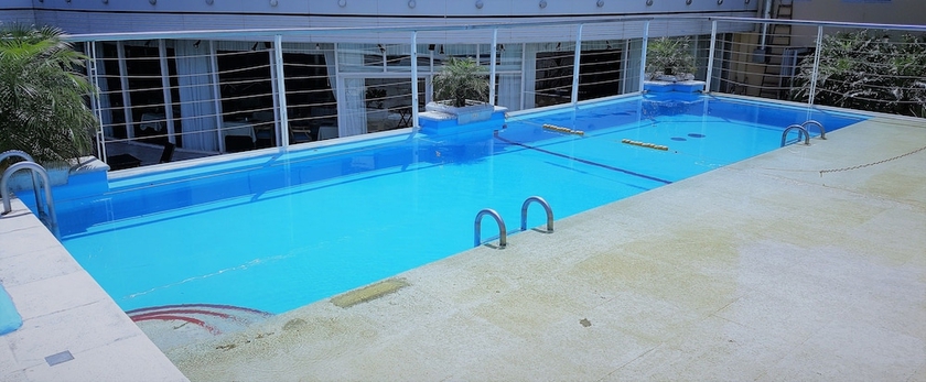 Imagen de la piscina del Hotel Abasto. Foto 19