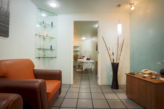 Imagen de la piscina del Hotel Abastos Plaza. Foto 14