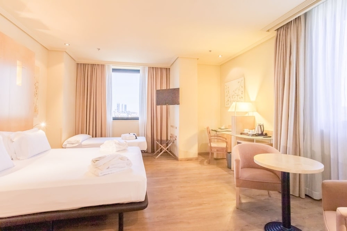 Imagen de la habitación del Hotel Abba Madrid. Foto 16