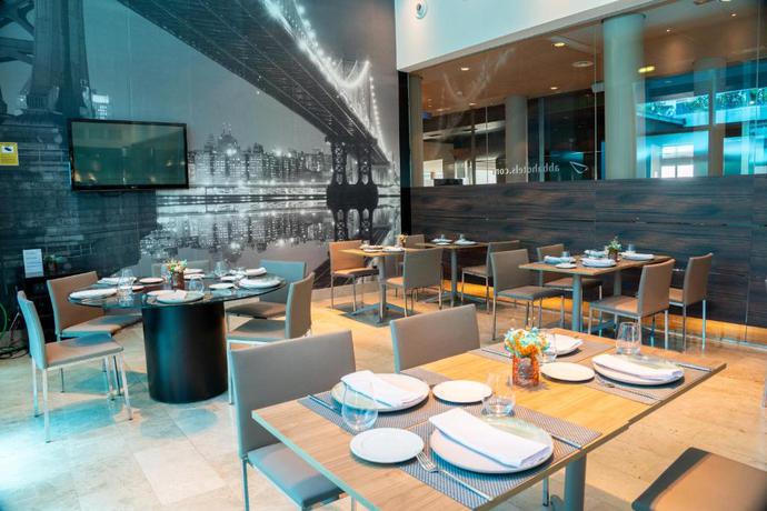 Imagen del bar/restaurante del Hotel Abba Playa Gij&oacute;n. Foto 3