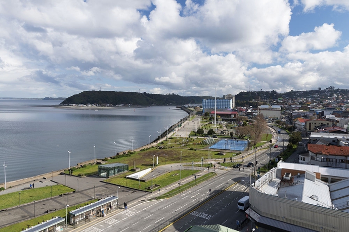 Imagen de los exteriores del Hotel Abba Presidente Suites Puerto Montt. Foto 13