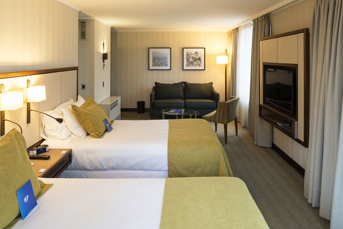 Imagen de la habitación del Hotel Abba Presidente Suites Santiago. Foto 4