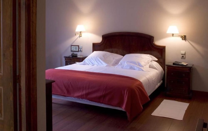 Imagen de la habitación del Hotel Abba Xalet Suites. Foto 2