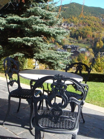 Imagen de los exteriores del Hotel Abba Xalet Suites. Foto 5