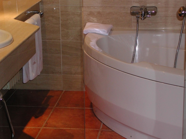 Imagen de la habitación del Hotel Abba Xalet Suites. Foto 3