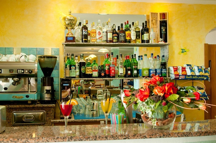 Imagen del bar/restaurante del Hotel Abbaidda. Foto 3