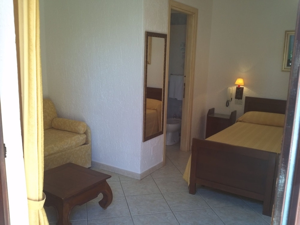 Imagen de la habitación del Hotel Abbaruja. Foto 5