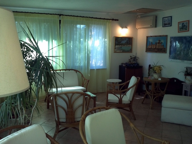 Imagen del bar/restaurante del Hotel Abbaruja. Foto 2