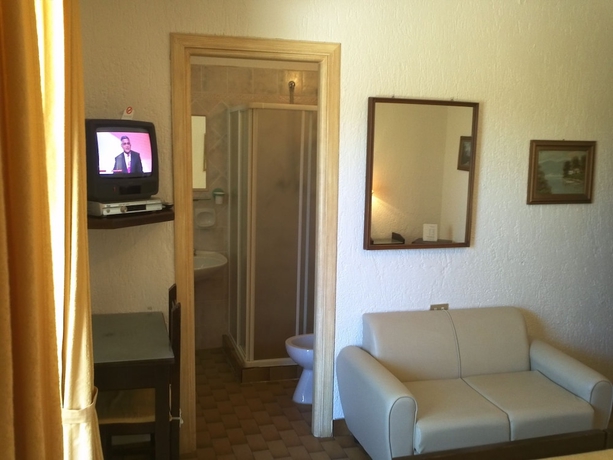 Imagen de la habitación del Hotel Abbaruja. Foto 8
