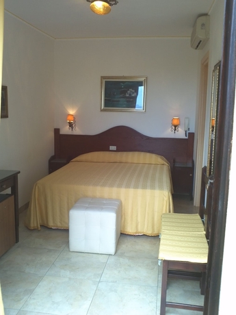 Imagen de la habitación del Hotel Abbaruja. Foto 9